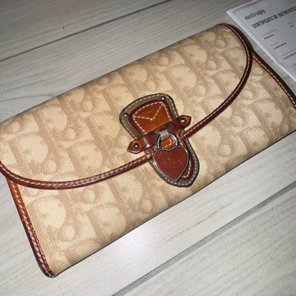 Christian Dior "Romantique" Trotter long bifold wallet with heart charm hardware - Picture 2 of 9